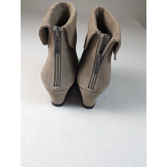 Steven by‎ Steve Madden Boot  Berkli Suede Taupe Wedge Size 8.5 Bootie Back zip - Picture 6 of 9